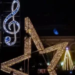 Târgul de Crăciun de la Opera Națională București le propune vizitatorilor un program de concerte cu muzică clasică, dar și pop, pop-rock